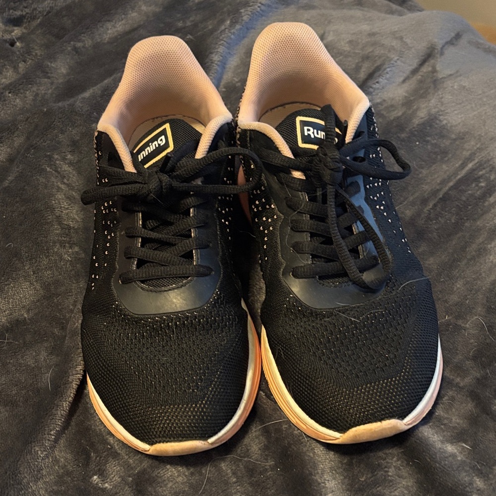 Gannon Women’s Black and Pink Air Sneakers size 9 (39.5)